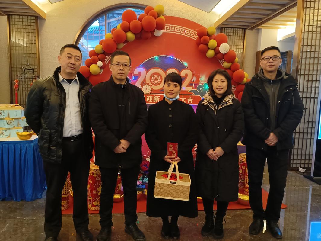 弘润公司领导开展春节走访慰问运动2.jpg 弘润公司领导开展春节走访慰问运动2.jpg